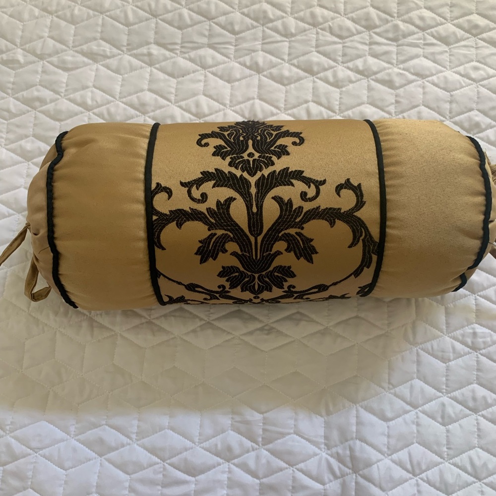 Throw pillow for couch or bed